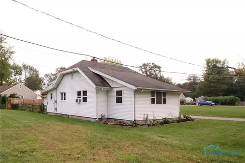 2010 Danforth Ln, Oregon, OH 43616 photo 4