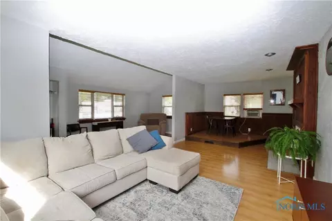 2010 Danforth Ln, Oregon, OH 43616 photo 20