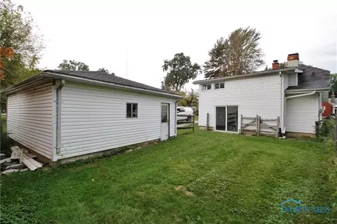 2010 Danforth Ln, Oregon, OH 43616 photo 9