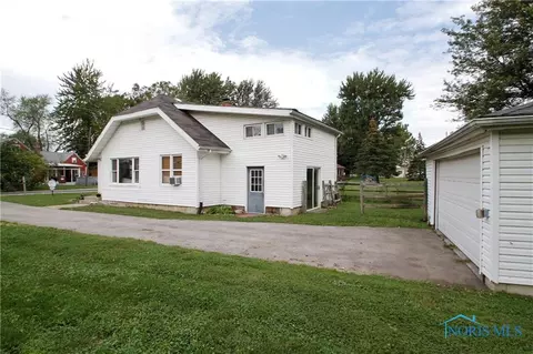 2010 Danforth Ln, Oregon, OH 43616 photo 8