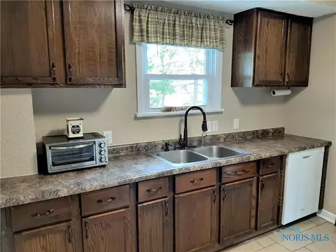 814 Navarre St, Bryan, OH 43506 photo 9