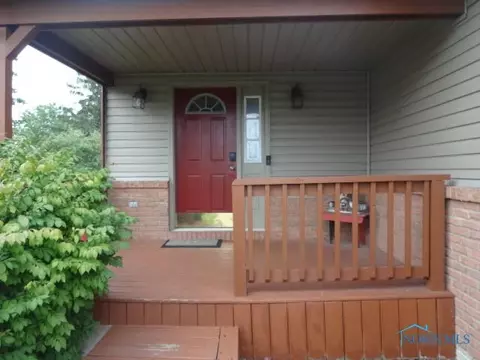 113 Hinkle St, Lyons, OH 43533 photo 2