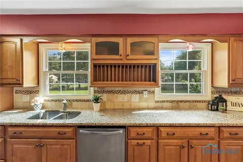 516 Dussel Dr, Maumee, OH 43537 photo 5