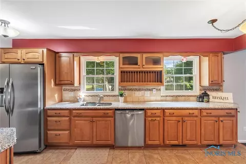 516 Dussel Dr, Maumee, OH 43537 photo 4