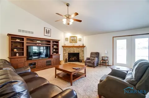 2412 Bluestone Dr, Findlay, OH 45840 photo 5