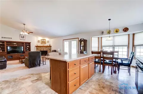 2412 Bluestone Dr, Findlay, OH 45840 photo 9