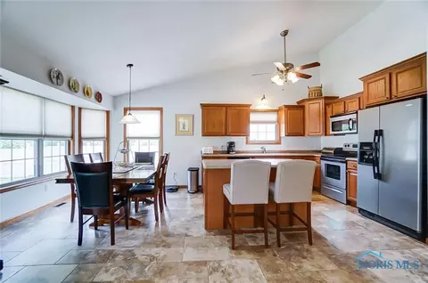 2412 Bluestone Dr, Findlay, OH 45840 photo 7