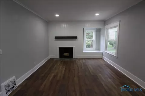 225 E John St, Maumee, OH 43537 photo 3