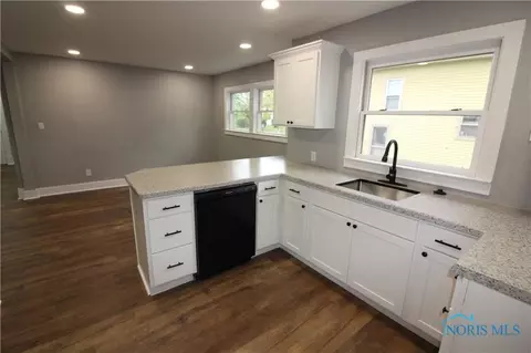 225 E John St, Maumee, OH 43537 photo 11