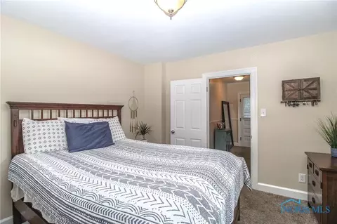 543 Robindale Ave, Oregon, OH 43616 photo 21