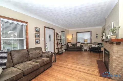 543 Robindale Ave, Oregon, OH 43616 photo 7