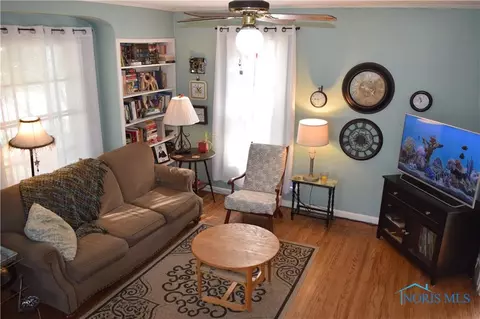 213 E Crocker St, Bradner, OH 43406 photo 5