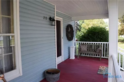 213 E Crocker St, Bradner, OH 43406 photo 2