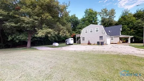 466 Lake Shore Dr, Willard, OH 44890 photo 3
