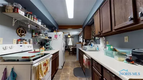 466 Lake Shore Dr, Willard, OH 44890 photo 11