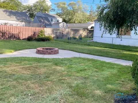 702 Continental Blvd, Toledo, OH 43607 photo 28