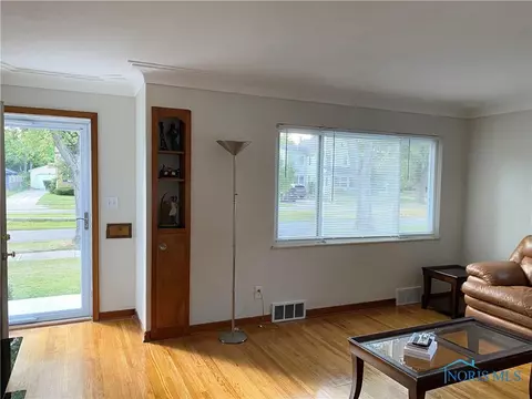 702 Continental Blvd, Toledo, OH 43607 photo 2