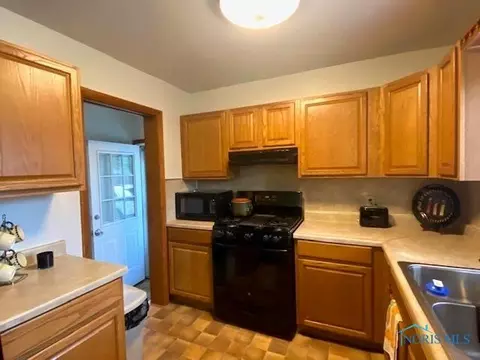 702 Continental Blvd, Toledo, OH 43607 photo 5