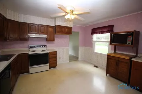 206 Harrison Ave, Walbridge, OH 43465 photo 9