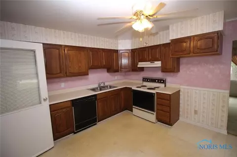206 Harrison Ave, Walbridge, OH 43465 photo 10