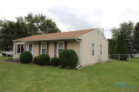 206 Harrison Ave, Walbridge, OH 43465 photo 4
