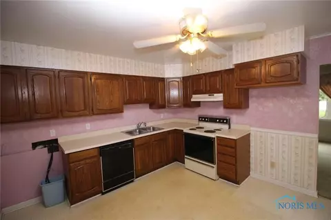 206 Harrison Ave, Walbridge, OH 43465 photo 11