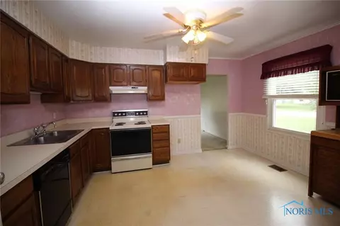 206 Harrison Ave, Walbridge, OH 43465 photo 8