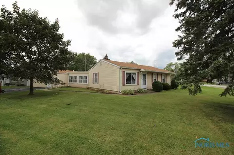 206 Harrison Ave, Walbridge, OH 43465 photo 3