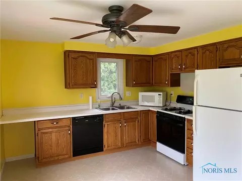 5463 Keller Rd, Walbridge, OH 43465 photo 12