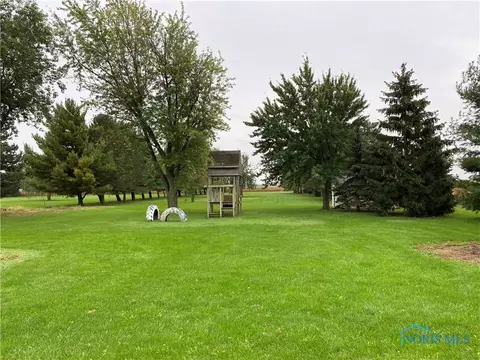 5463 Keller Rd, Walbridge, OH 43465 photo 9
