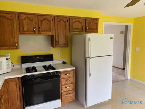 5463 Keller Rd, Walbridge, OH 43465 photo 13