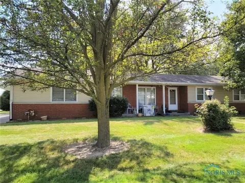 770 Pine St, Wauseon, OH 43567 photo 2