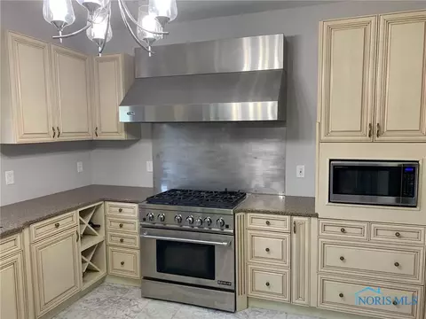 1302 Cobblestone Rd, Bryan, OH 43506 photo 11
