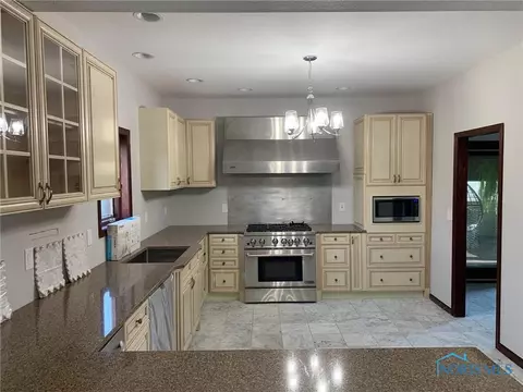 1302 Cobblestone Rd, Bryan, OH 43506 photo 9
