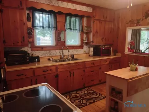 832 W Perry St, Paulding, OH 45879 photo 6