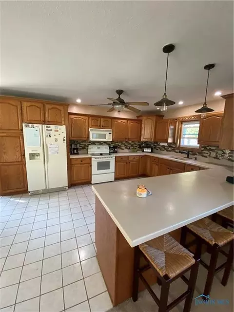 225 W Maple St, Deshler, OH 43516 photo 12