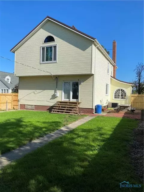 225 W Maple St, Deshler, OH 43516 photo 2