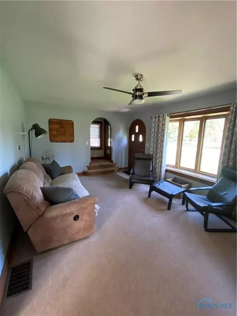 225 W Maple St, Deshler, OH 43516 photo 4
