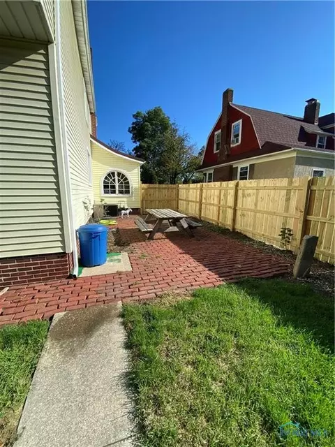 225 W Maple St, Deshler, OH 43516 photo 3