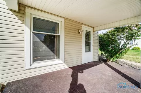 104 E 8th St, Sycamore, OH 44882 photo 4