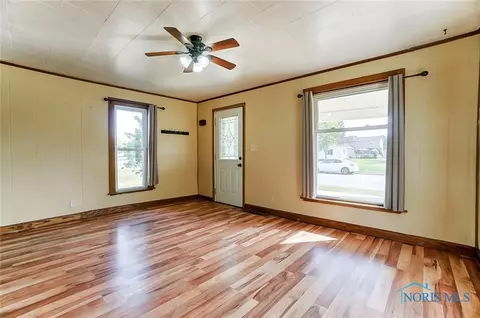 104 E 8th St, Sycamore, OH 44882 photo 6