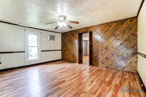 104 E 8th St, Sycamore, OH 44882 photo 8