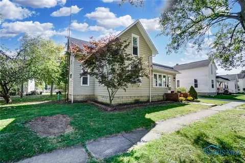 436 N Simon St, Ada, OH 45810 photo 2