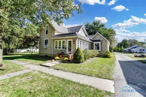 436 N Simon St, Ada, OH 45810 photo 1