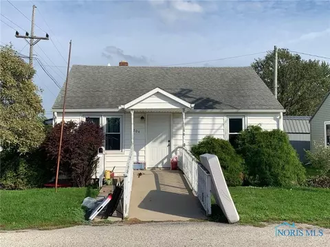 204 Baker St, Bryan, OH 43506 photo 1