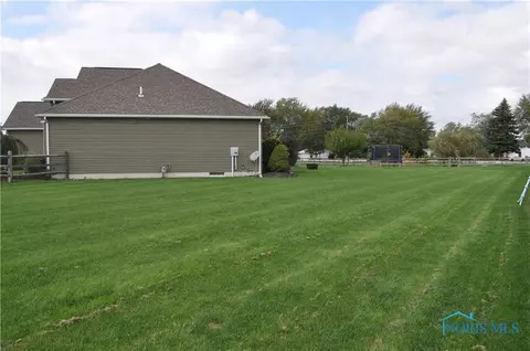 1600 Daniel Dr, Millbury, OH 43447 photo 4