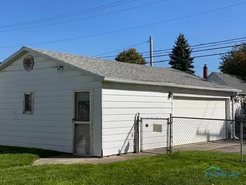 627 S Main St, Bryan, OH 43506 photo 3