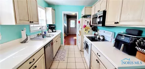 404 N Center St, Wayne, OH 43466 photo 5
