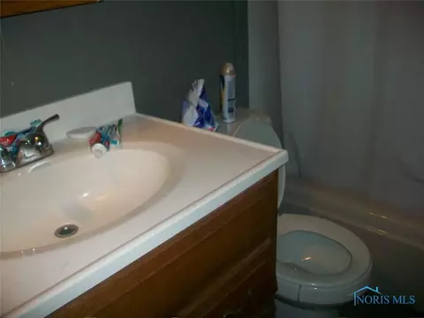 402 Dickens Dr, Toledo, OH 43607 photo 9