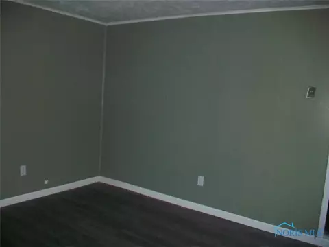 402 Dickens Dr, Toledo, OH 43607 photo 5